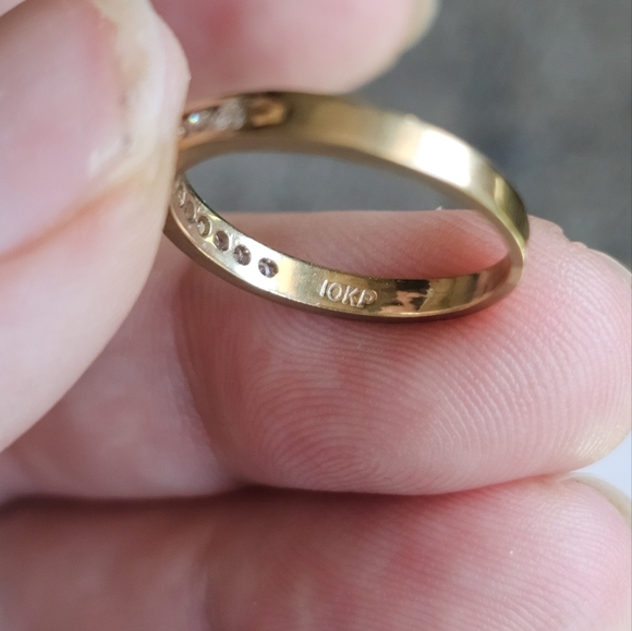 10k diamond band ring size 6 1/4. Stamped 10k. Genuine diamonds. Resizeable by a - Picture 4 of 5